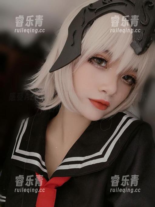 感受Azami黑白写真作品集的魅力：艺术与情感的完美结合.txt