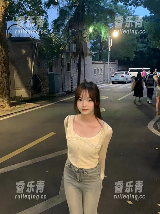 Feilin嗲囡囡 - SiByl李思宁泳装作品欣赏，免费资源让你尽享视觉盛宴！.txt