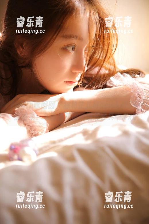 Feilin嗲囡囡-芷儿Momoko Feilin嗲囡囡 - 探秘芷儿Momoko的私房图集:女孩的美丽瞬间尽在其中.txt