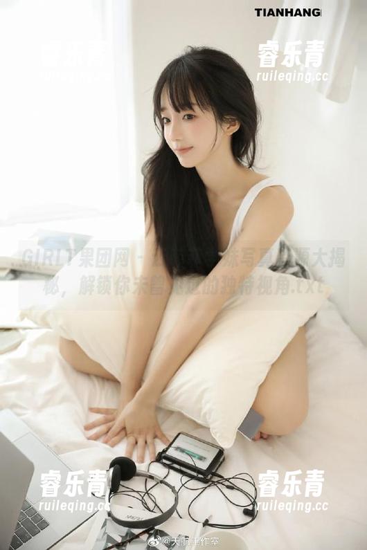 GIRLT果团网 - 云菲菲学妹写真资源大揭秘，解锁你未曾见过的独特视角.txt