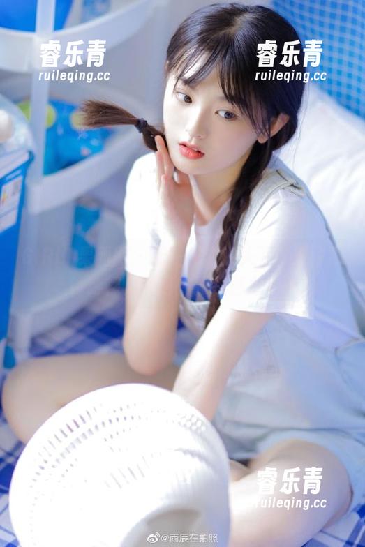 GIRLT果团网 - 无圣光的镜头下，探秘陈诗诗裸足图包的独特魅力.txt