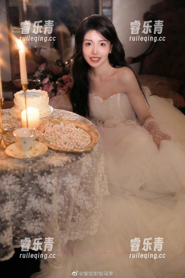 果团网倾情呈现：高清甜心萝莉写真，感受青春的气息.txt