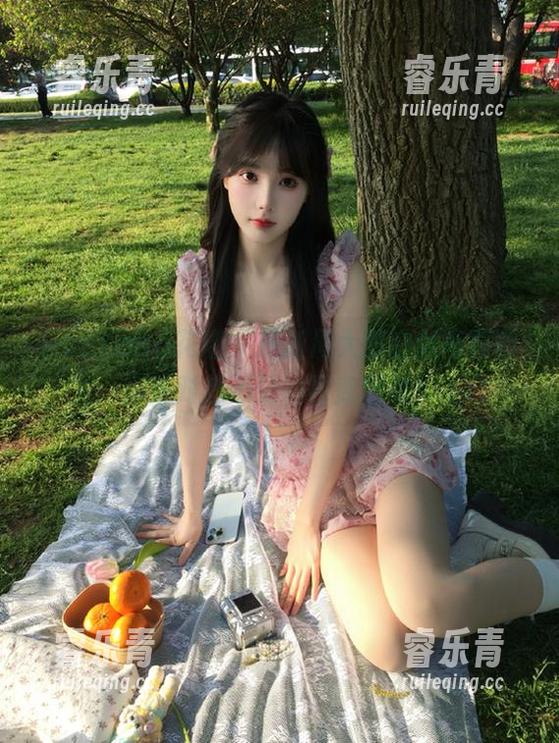 HuaYang花漾 - 最新周大萌白丝写真曝光：你绝对想不到的图库创意！.txt