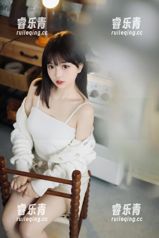 HuaYang花漾 - 免费下载小海臀Rena精彩水手服套图，瞬间提升你的美学！.txt