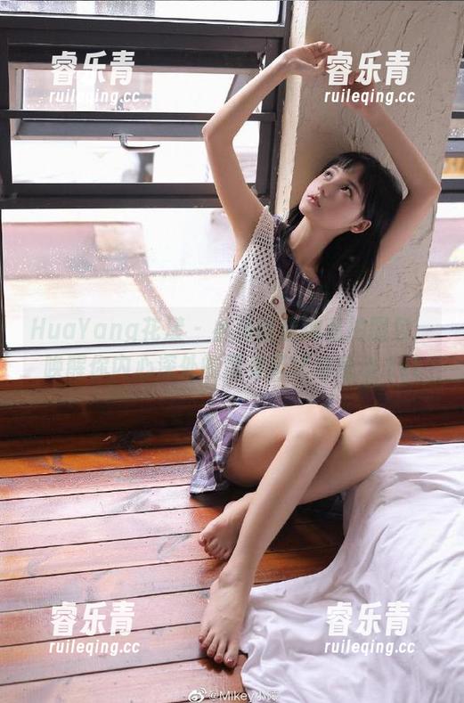 HuaYang花漾 - 小海臀清纯私拍图包：唤醒你内心深处的青春记忆与感动.txt