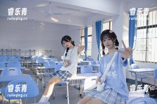 HuaYang花漾 - 深度解析“尤妮丝Egg教室”作品：图集中的艺术与情感.txt