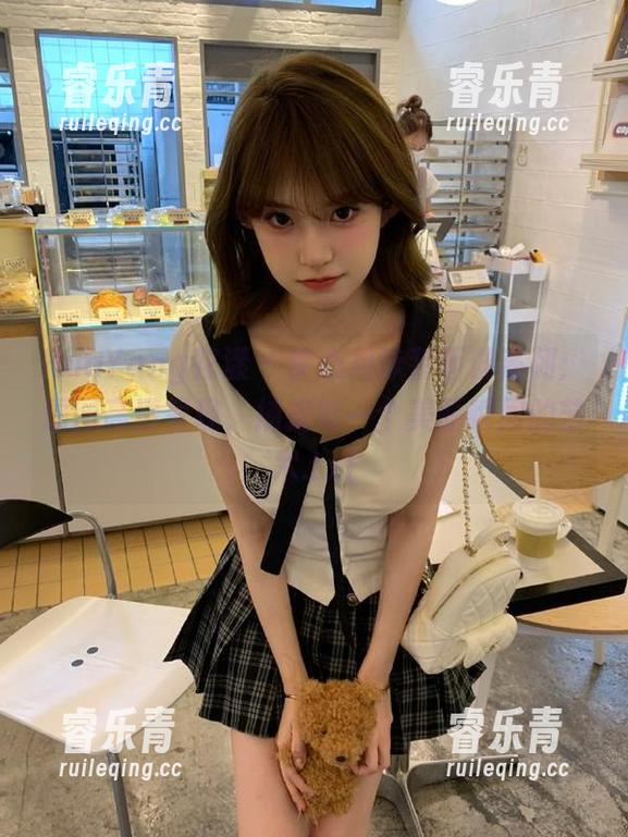 HuaYang花漾 - 梦心月泳装画像系列：原图高清呈现，捕捉每一个美丽瞬间的艺术.txt
