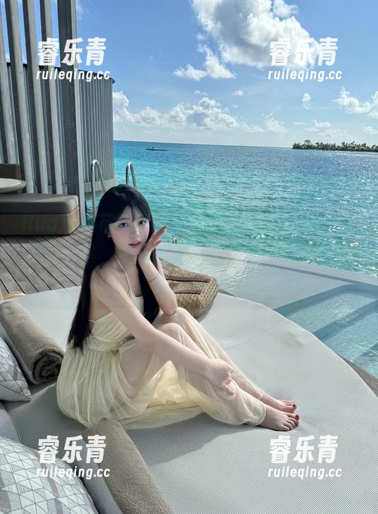 HuaYan花の颜 - 清新脱俗的芝芝Booty毛衣合集，细腻写真图包带你感受冬日的温暖.txt