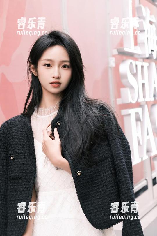 IMZSOCK爱美足-安妮 IMZSOCK爱美足 - 背景故事与白色写真,安妮的网盘独享资源上线.txt