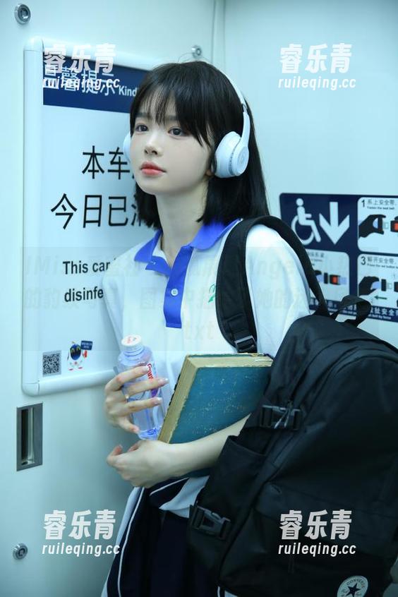 IMiss爱蜜社 - 细腻展现Angela小热巴的豹纹写真，图集中描绘了她的迷人风情.txt