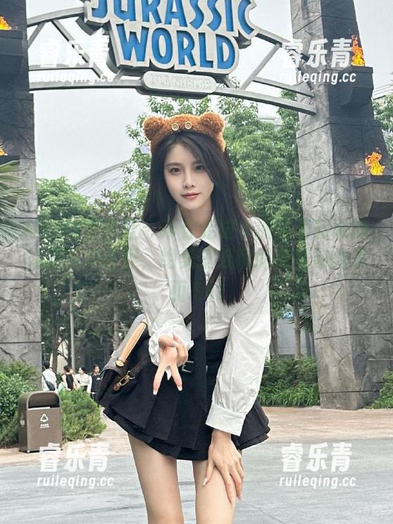 IMiss爱蜜社 - 带你走进小丽莎萌萌哒的姐姐写真世界，绝美壁纸瞬间点亮你的桌面.txt