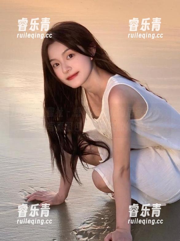 IMiss爱蜜社 - 感受张思允的居家魅力，这组写真图包展现真实的她.txt