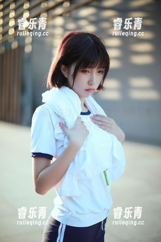July芝岚 微密圈 - 深入探讨July芝岚黑色绑带写真,免费资源无限畅享.txt
