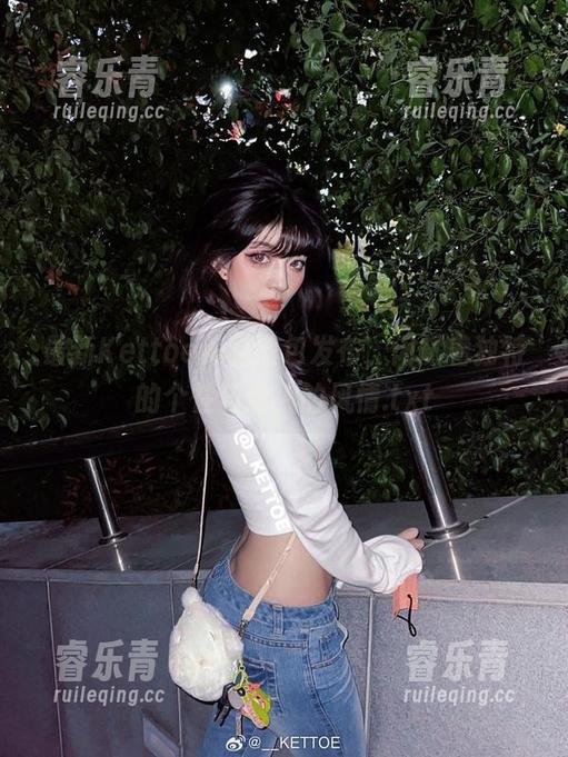 最新Kettoe美腿图包发布，闪耀着独特的个性与迷人的风情.txt