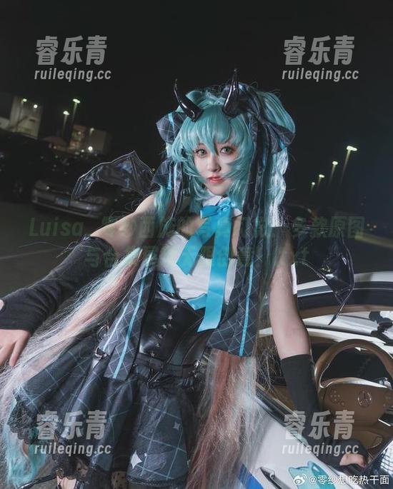 Luisa_零纱西施的写真幻影：多款原图与合集展现无限创意！.txt