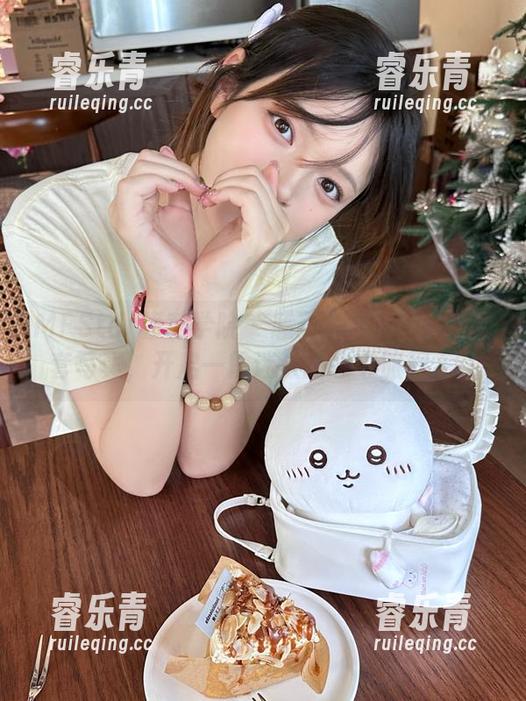 MFStar模范学院 - 感受唐琪儿il浴缸全套写真，开启一段迷人的水中旅程.txt