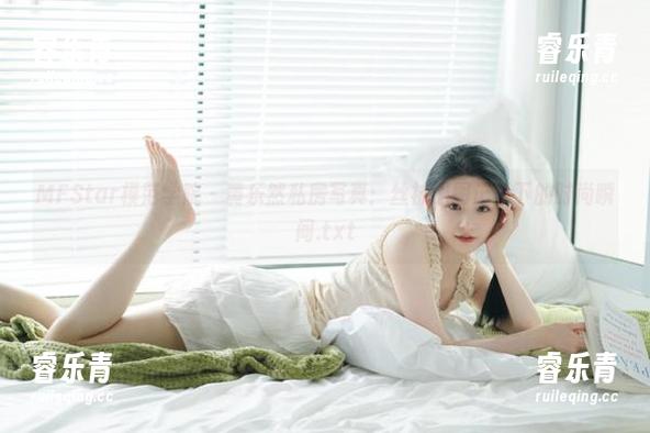 MFStar模范学院 - 黄乐然私房写真：丝袜原图记录下的时尚瞬间.txt