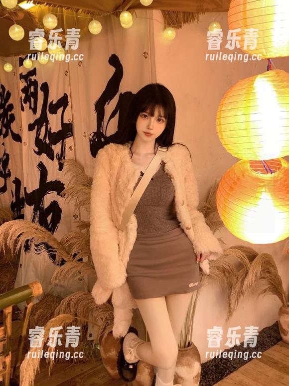 MiStar魅妍社-小狐狸Kathryn MiStar魅妍社 - 小狐狸Kathryn与定制写真中的美脚:一次视觉的旅行,邂逅你的心动时刻!.txt