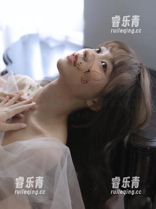 MiStar魅妍社 - 李梓熙清纯写真图包精选，仿佛时间静止在她那清新动人的笑容里.txt