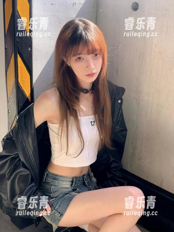 MiiTao蜜桃社 - 露西Lucy私拍写真：粉色调和光影交织的极致视觉享受.txt