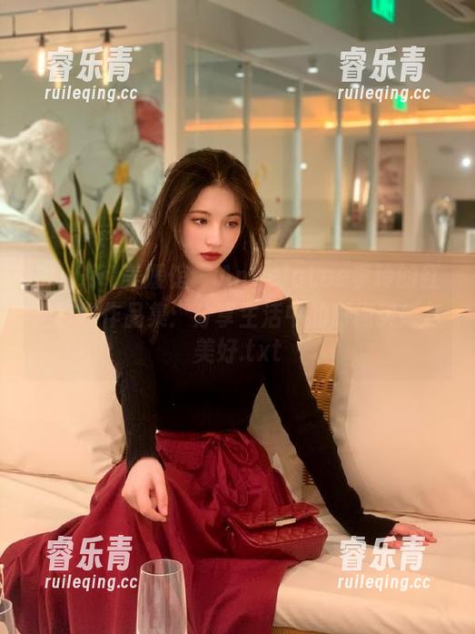MyGirl美媛馆 - AngelaLee李玲的红裙艺术作品集：分享生活中的时尚灵感与美好.txt