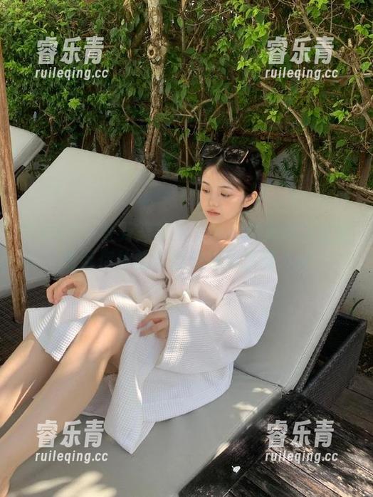 PANS - 让万圣节更有趣：韩美轩写真图包带你体验奇妙的视觉享受.txt
