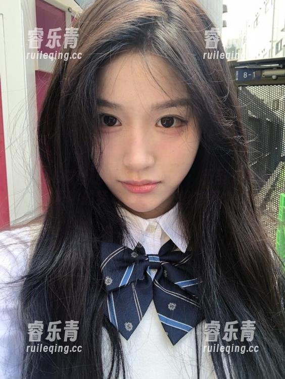RUISG瑞丝馆 - 潘琳琳ber：无圣光泳池写真中的梦幻与现实交织之美.txt