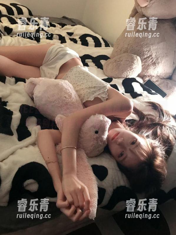 SIEE丝意 - 熊熊的双人私房美图，带你领略别样的甜蜜与温暖风情！.txt