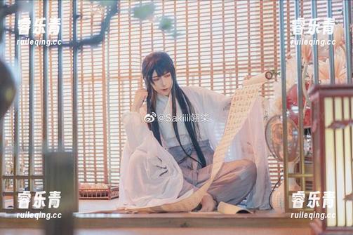 Sakiiii翎柒 关于Sakiiii翎柒和她的恶魔图集:一场自嘲式的写真冒险.txt