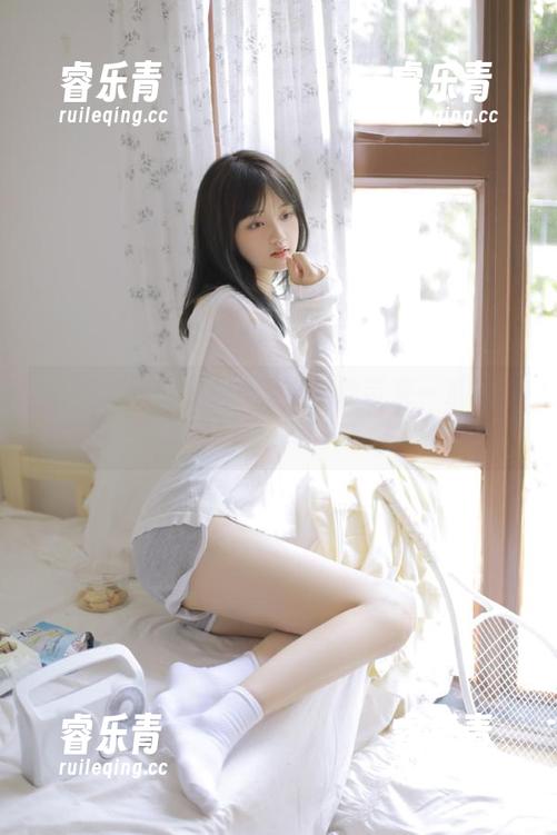 美图更新！Seele麦麦妹妹带来一系列令人心动的写真新作！.txt