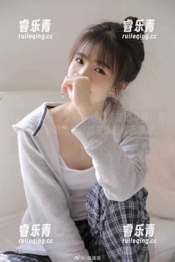 TouTiao头条女神 - 柠檬酱甜心写真：精选原图，看看她怎样颠覆你的审美界限。.txt