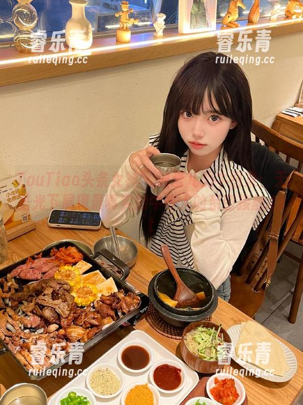 TouTiao头条女神 - 迪爱儿奶牛图集：无圣光下展现最真实的牛与人的亲密接触.txt