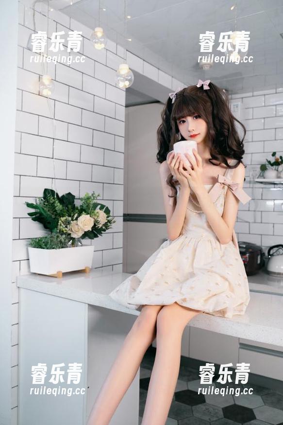 UGirls尤果网 - 走进乔依琳的甜心写真世界：精彩图片尽在其中.txt