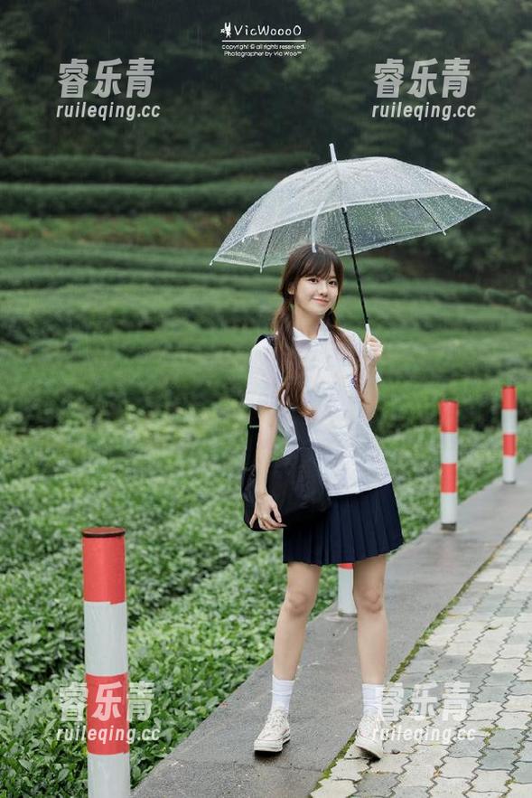 UGirls尤果网-乔依琳 UGirls尤果网 - 在线浏览乔依琳的泳池写真,感受水中的优雅与自信.txt