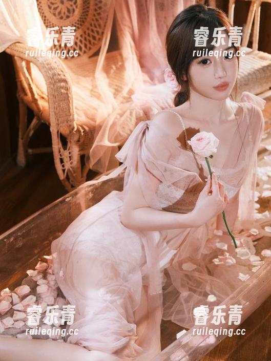 UGirls尤果网 - 才可儿双马尾的迷人气息，超美美图与独特套图供您欣赏！.txt