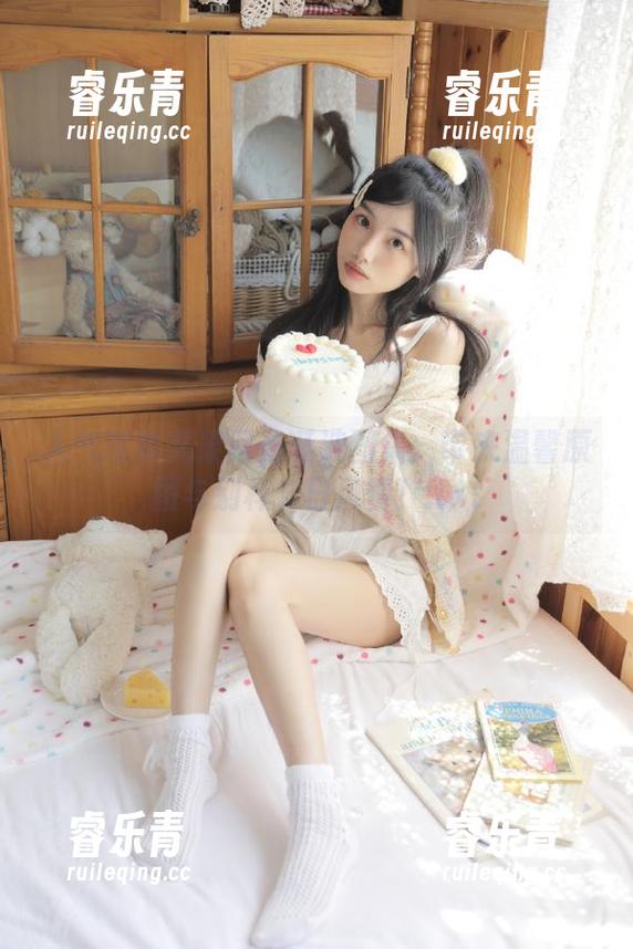 UGirls尤果网 人气写真尤果网圣诞波图集:带来温馨原图与别样节日风情!.txt