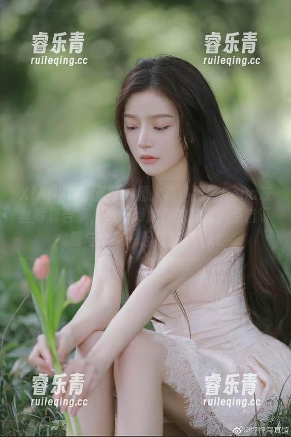 XIAOYU语画界 - 超火热小海臀Rena灰丝写真合集，尽情释放你的眼福，点击下载与大家一起欣赏！.txt