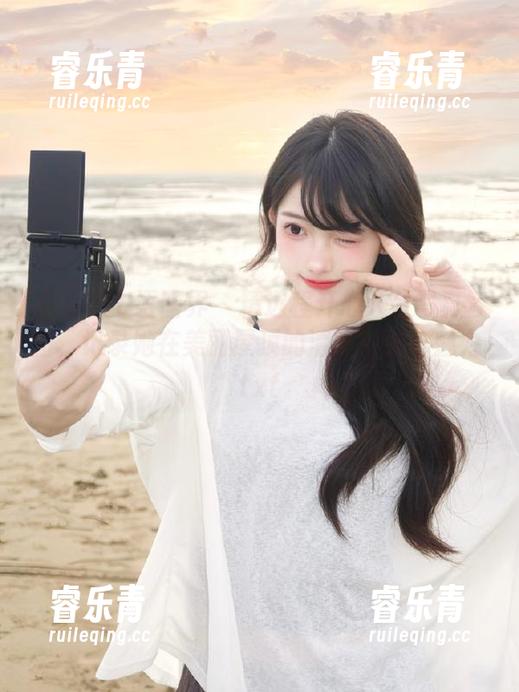 XIAOYU语画界 - 精选程开心天台写真套图，记录她在美丽屋顶的清新时光与魅力.txt
