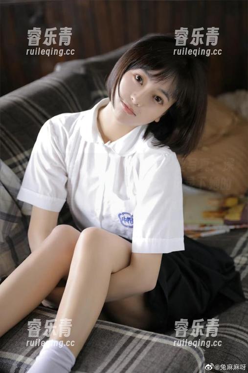 Xiuren秀人网 - Milk大萌黑丝写真：深度分享这些令人惊艳的图片，记录下她的每一个动人瞬间！.txt