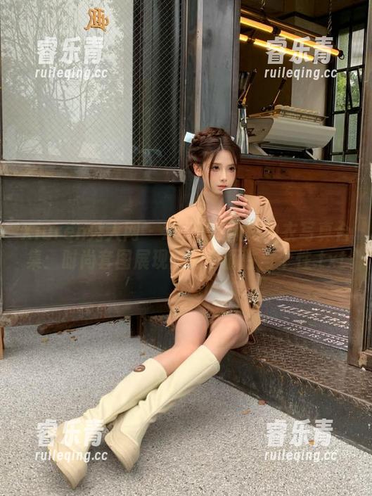 Xiuren秀人网 - z杯悠悠风格内衣写真合集：时尚套图展现她的多面性与个性.txt