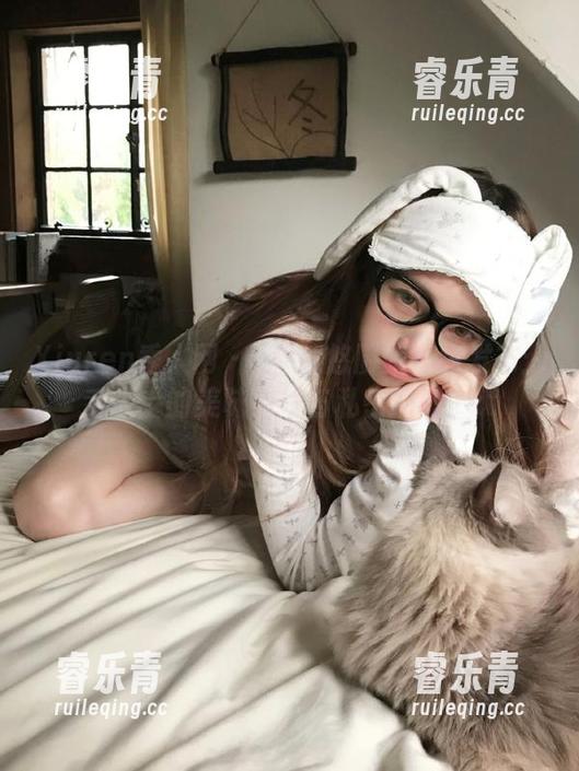 Xiuren秀人网 - z杯悠悠厨娘在线发布：舌尖上的美味图片与私密瞬间.txt