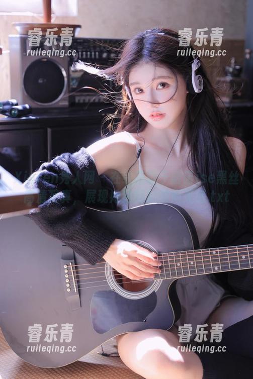 Xiuren秀人网 - 在线获取于诺诺ise黑丝高清写真，展现她独特的时尚美感.txt