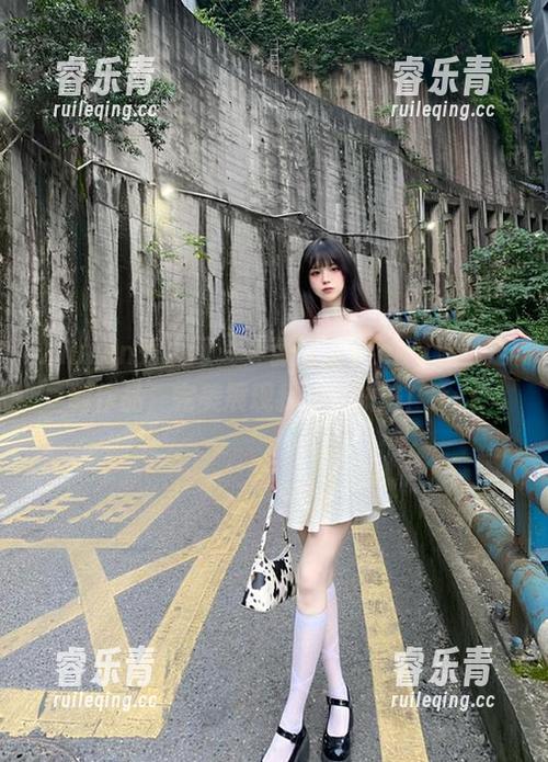 Xiuren秀人网 - 一张可乐Vicky温柔定制作品，完美展现我的小缺陷！.txt