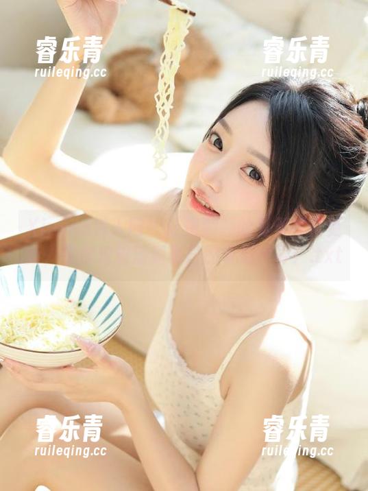 Xiuren秀人网 - 让唐翩翩的夏天写真更新，带你走进清新夏日的奇幻世界！.txt