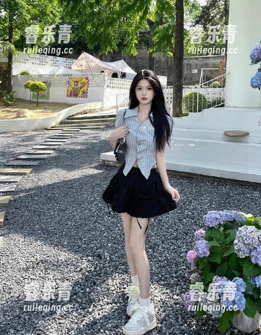 Xiuren秀人网 - 走进大琪琪Emily的死库水写真集，分享她在阳光下的别样风情，感受青春的无限可能！.txt