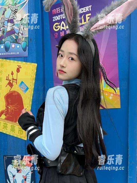 Xiuren秀人网 - 娜露Selena最新自拍作品，捕捉青春瞬间的精致与唯美.txt