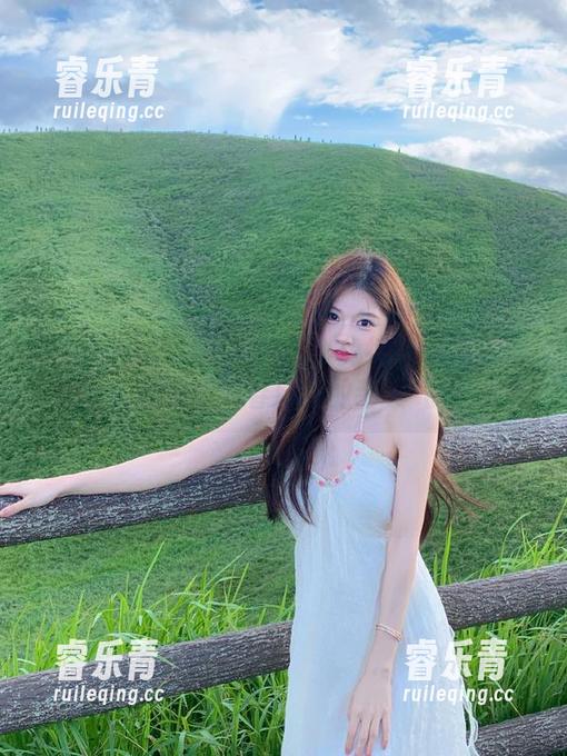 Xiuren秀人网 - 精选小兔纯纯清纯写真原图，感受她如春风般的甜美气息.txt