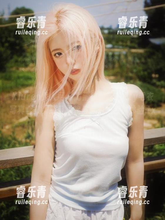 Xiuren秀人网 - 高清徐莉芝Botty毛衣写真合集，感受柔软与魅力的双重体验.txt