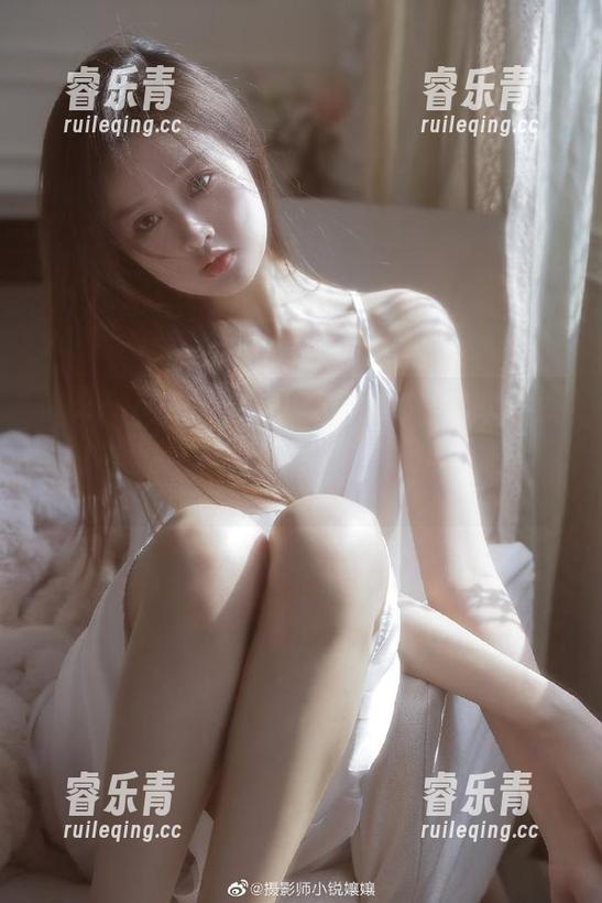 Xiuren秀人网 - 想做你的猫的内衣写真图册：倾心绽放的时尚与个性完美融合.txt