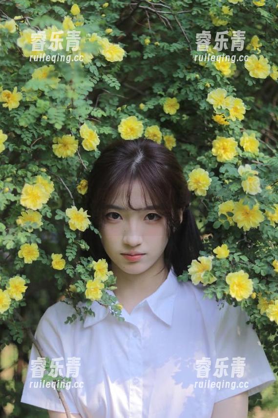 Xiuren秀人网 - 在月酱儿的写真世界里，美腿与艺术照片的完美结合.txt
